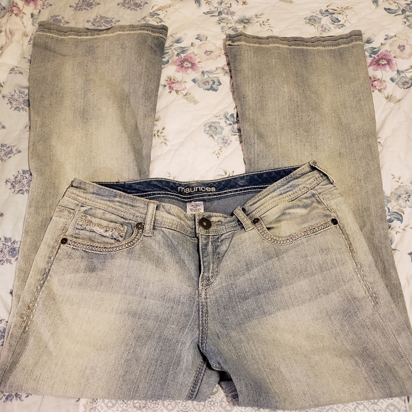 Y2K Distressed {Maurices} Boot Cut Jeans, Size 7/8 short - Picture 4 of 6